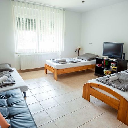 Viragos Vendeghaz Apartment Keszthely Bagian luar foto