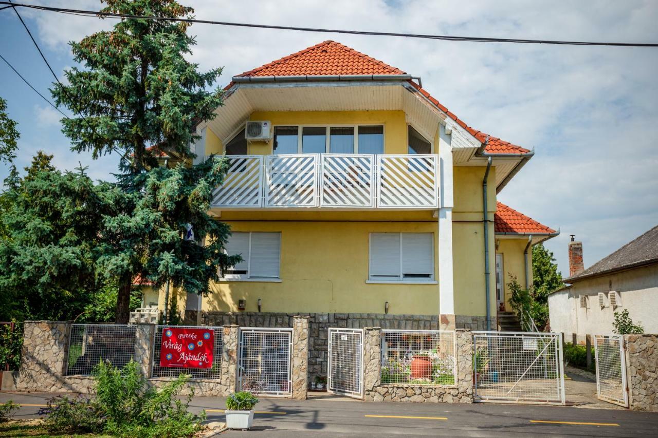 Viragos Vendeghaz Apartment Keszthely Bagian luar foto