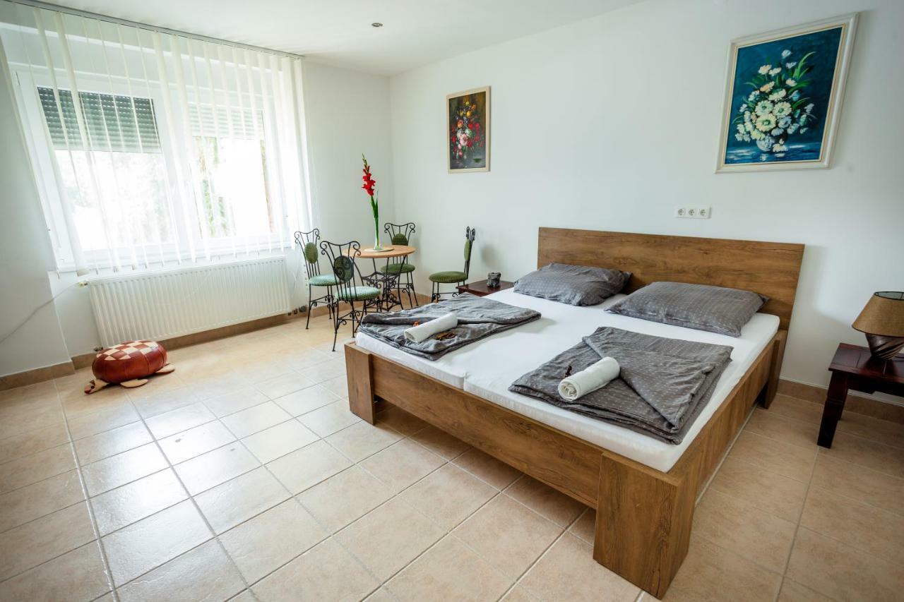 Viragos Vendeghaz Apartment Keszthely Bagian luar foto