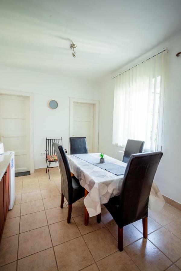Viragos Vendeghaz Apartment Keszthely Bagian luar foto