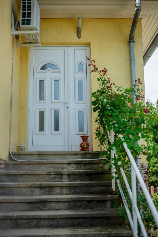 Viragos Vendeghaz Apartment Keszthely Bagian luar foto